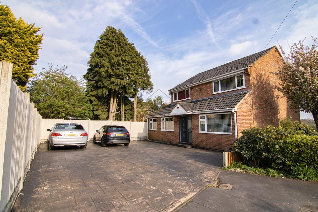 Tilton Drive, Oadby, Leicester 4 bed detached house £500,000
