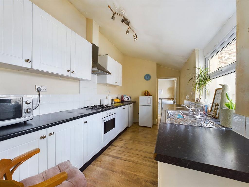 Devon 6 bed terraced house for sale £250,000