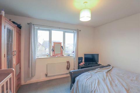 2 bedroom end of terrace house to rent, Wren Close, Corby