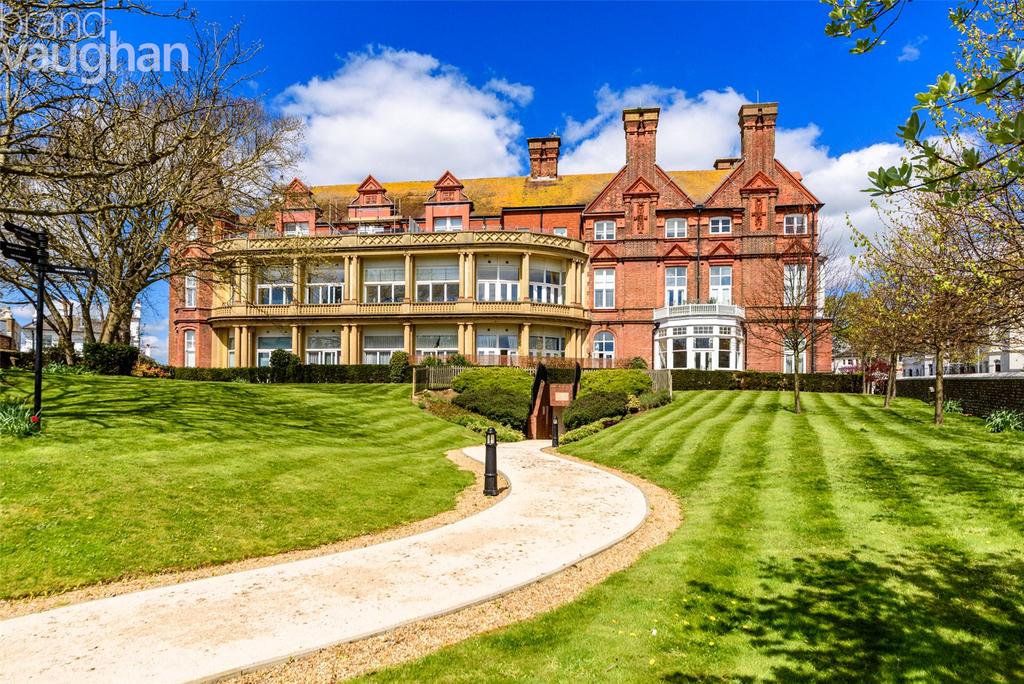 Lainson House, Dyke Road, Brighton, BN1 3 bed flat for sale £600,000
