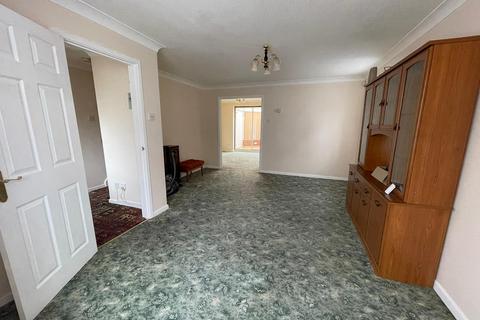3 bedroom semi-detached house for sale - Yeates Drive, Kemsley, Sittingbourne, Kent