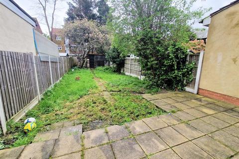 102 Castleton Road, Ilford, IG3 9QS