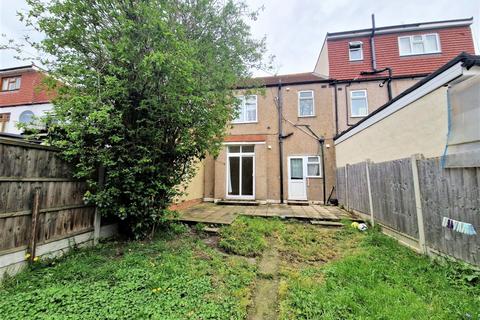 102 Castleton Road, Ilford, IG3 9QS