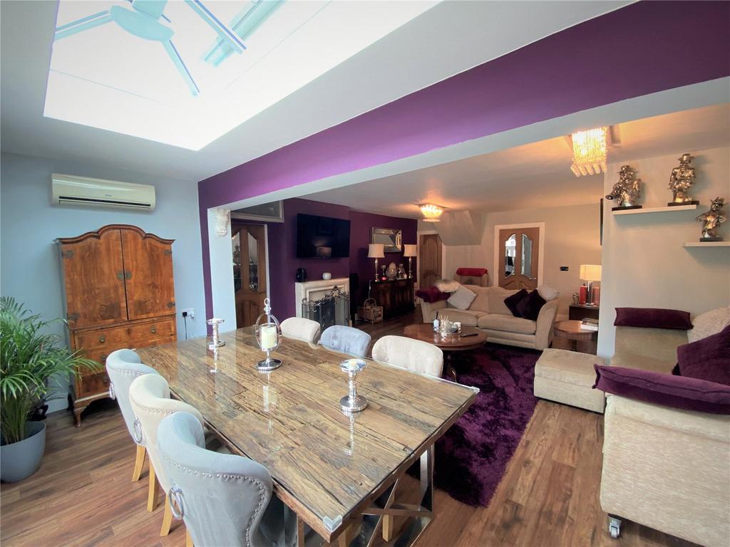 Rayleigh Avenue, LeighonSea, Essex, SS9 3 bed detached house for sale £600,000