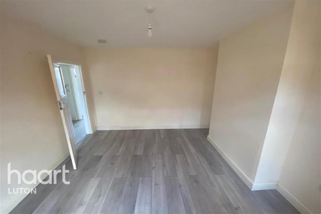 Milton Road, Luton 3 bed terraced house £1,400 pcm (£323 pw)