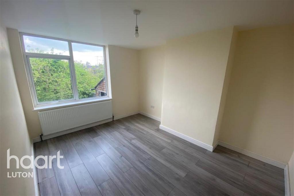 Milton Road, Luton 3 bed terraced house £1,400 pcm (£323 pw)