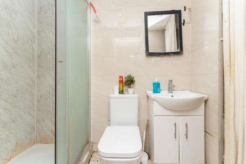 304e Upper Richmond Road West, London, SW14 7JG