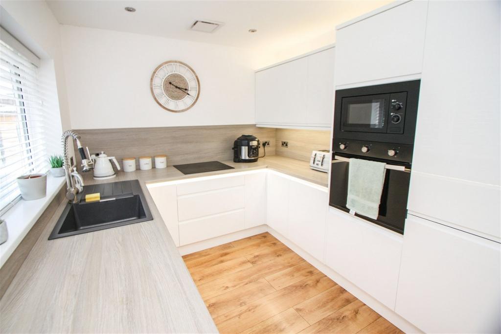 Min Y Don, Abergele, Conwy, LL22 7LY 2 bed semidetached bungalow for