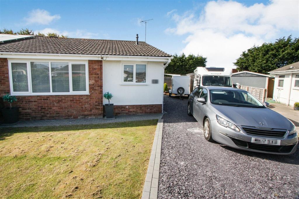 Min Y Don, Abergele, Conwy, LL22 7LY 2 bed semidetached bungalow £