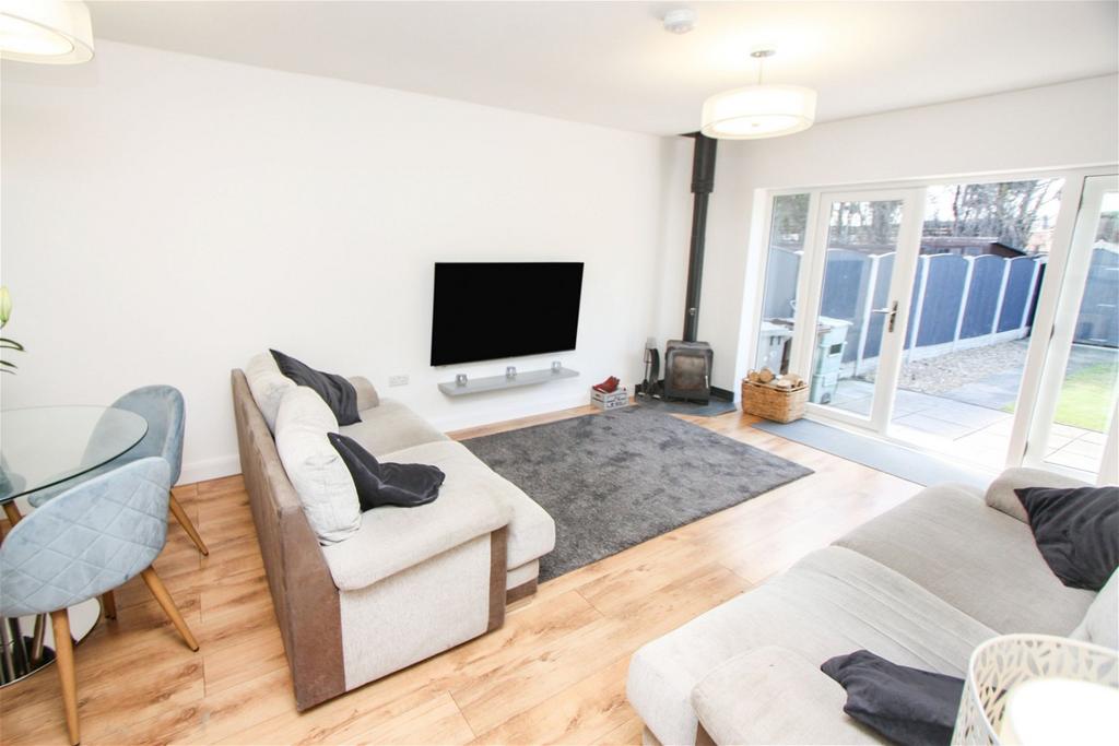 Min Y Don, Abergele, Conwy, LL22 7LY 2 bed semidetached bungalow £