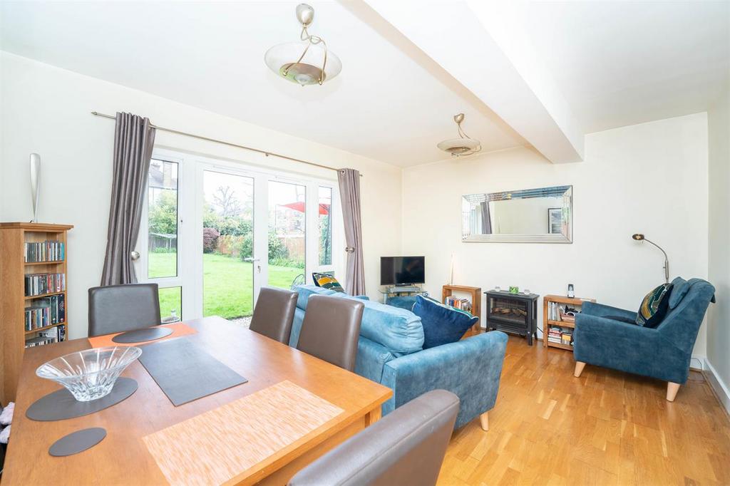 Woodville Gardens, Ealing, London 2 bed flat for sale £625,000