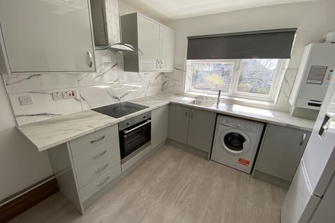 2 bedroom flat to rent, Carlisle Gardens, Ilford IG1