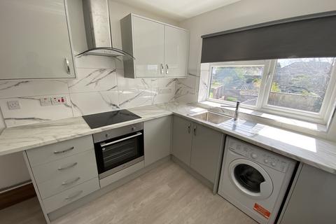 2 bedroom flat to rent, Carlisle Gardens, Ilford IG1