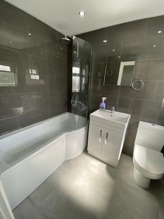 2 bedroom flat to rent, Carlisle Gardens, Ilford IG1