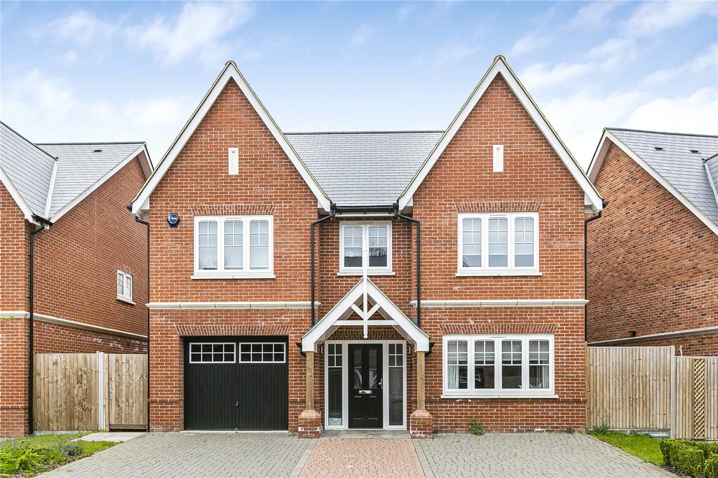 Edward Close, Goffs Oak... 4 bed detached house £1,090,000