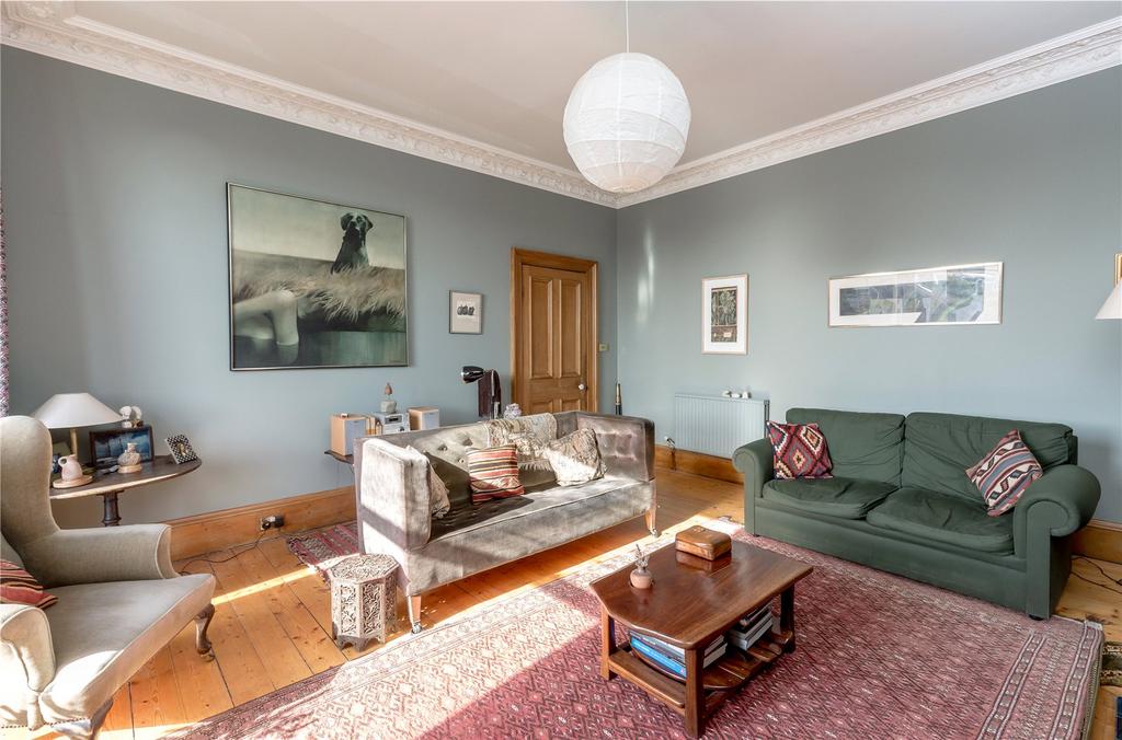 Living Room / Bed 1