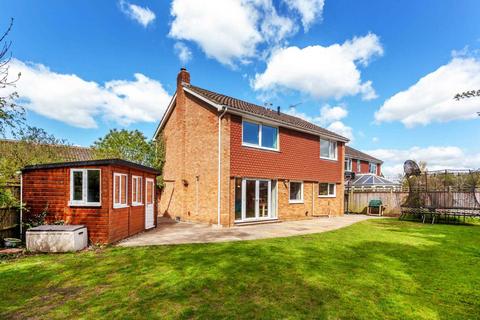 16 Tower Close, Emmer Green, Reading, RG4 8UU