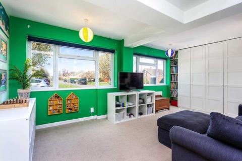 16 Tower Close, Emmer Green, Reading, RG4 8UU