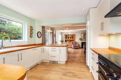 16 Tower Close, Emmer Green, Reading, RG4 8UU