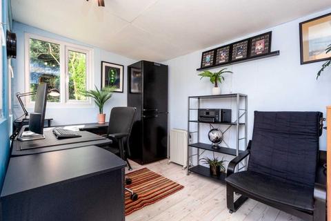 16 Tower Close, Emmer Green, Reading, RG4 8UU
