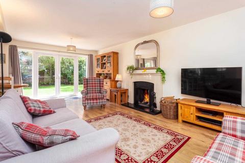 16 Tower Close, Emmer Green, Reading, RG4 8UU