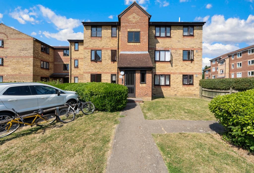 Arran House, Pioneer Way, Watford, Hertfordshire, WD18 1 bed flat for