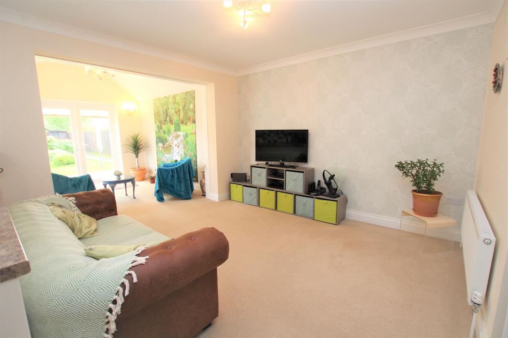 Kempton Park, Weeley Heath 2 bed bungalow for sale £300,000