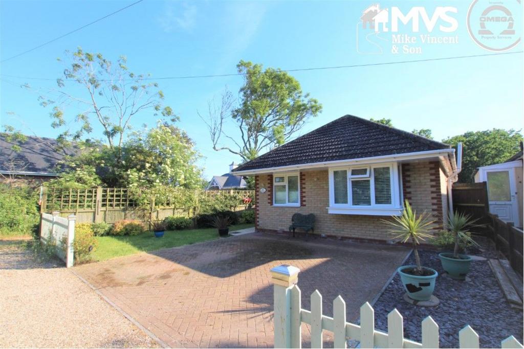 Kempton Park, Weeley Heath 2 bed bungalow for sale £300,000