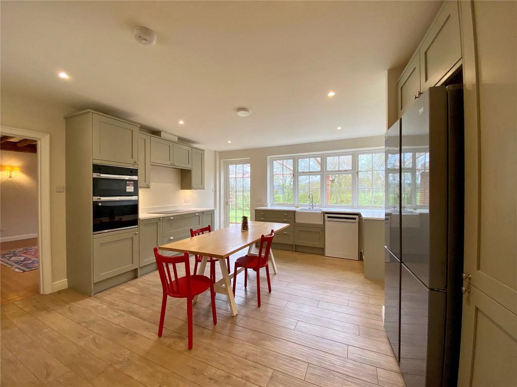 Templeton Road, Kintbury, Hungerford, Berkshire, RG17 4 bed detached house £3,600 pcm (£831 pw)