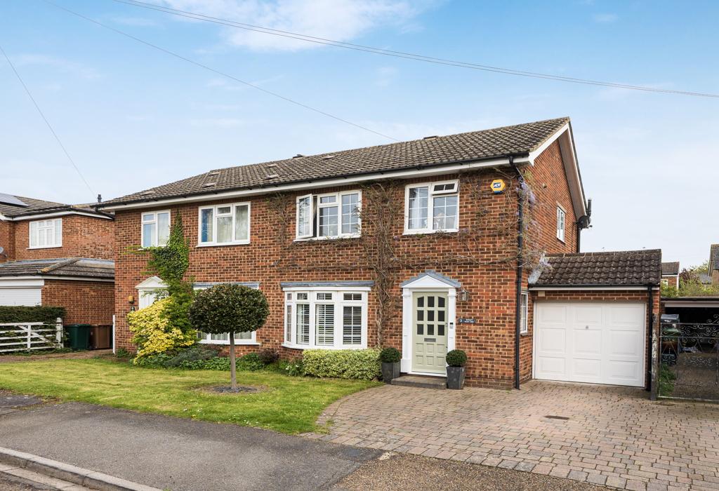 Barley Mow Way, Shepperton 3 bed semidetached house £600,000