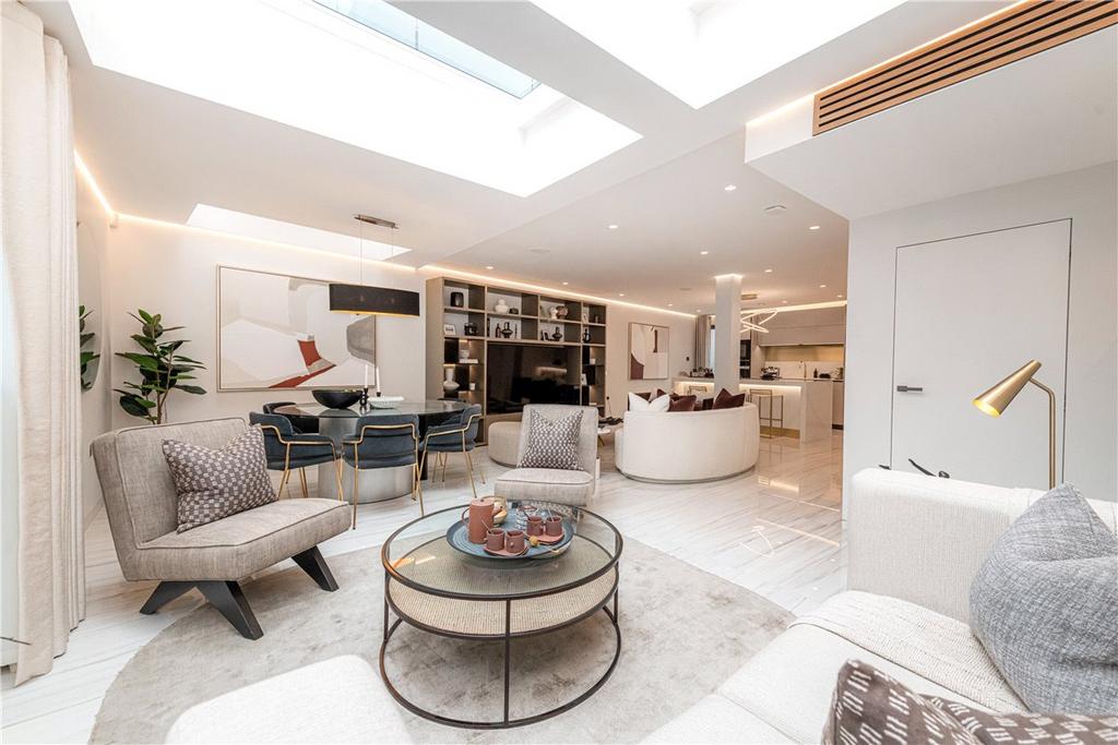 South Molton Street, Mayfair, London, W1K 3 bed penthouse to rent £