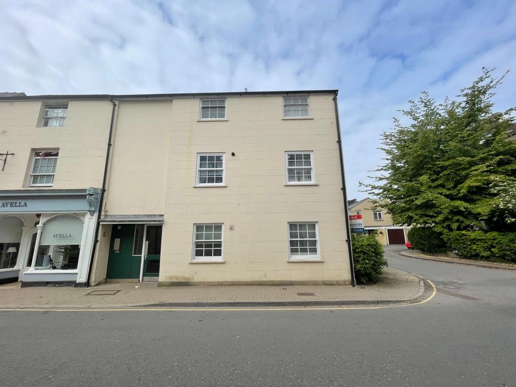 Dollar Street, Cirencester, Glos. 1 bed flat for sale £140,000