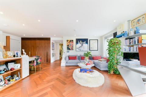 2 bedroom apartment for sale, Capital Building, Embassy Gardens, Nine Elms, SW11