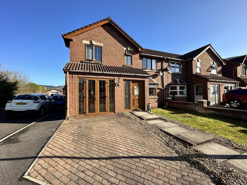 Griffin Park, Pentre, Rhondda Cynon Taff. CF41 7JD 4 bed semidetached