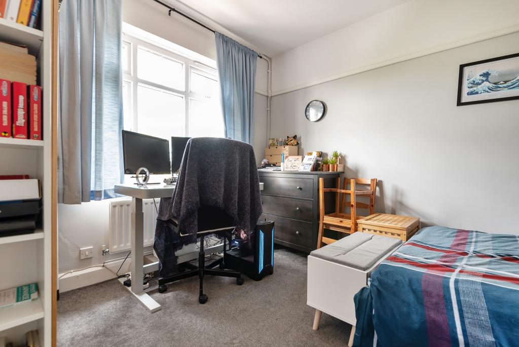 Godley Road Earlsfield SW18 2 bed flat to rent £1,850 pcm (£427 pw)