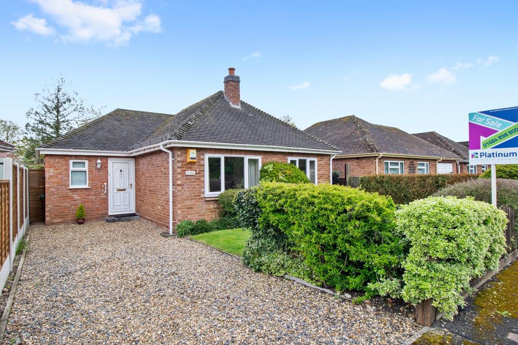 7 Hall Green Close, Malvern... 2 bed bungalow £300,000