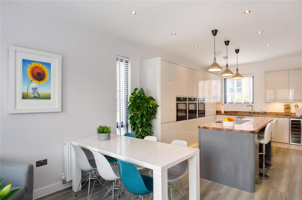 Seebohm Mews, Derwenthorpe, York, YO31 5 bed detached house for sale