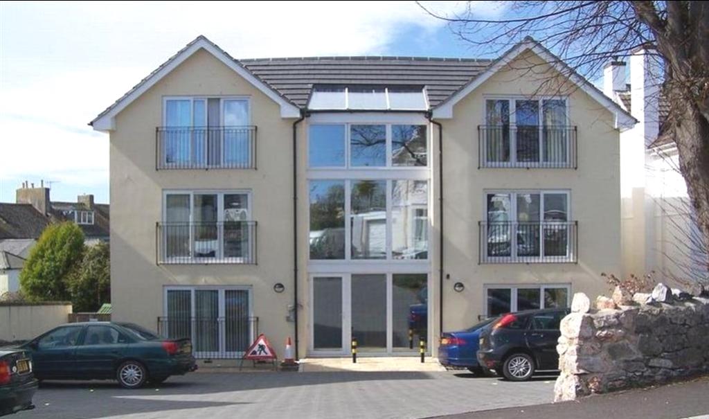 Fairdale Court, Teignmouth, TQ14 9LA 2 bed flat to rent £675 pcm (£