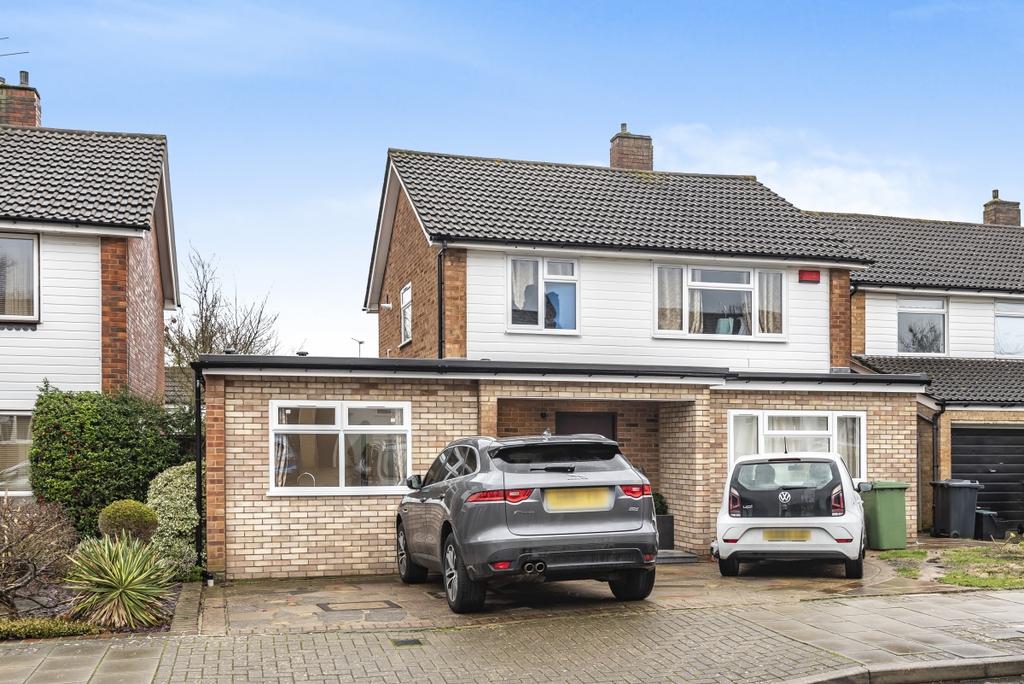 Hayesford Park Drive Bromley BR2 Studio £1,200 pcm (£277 pw)