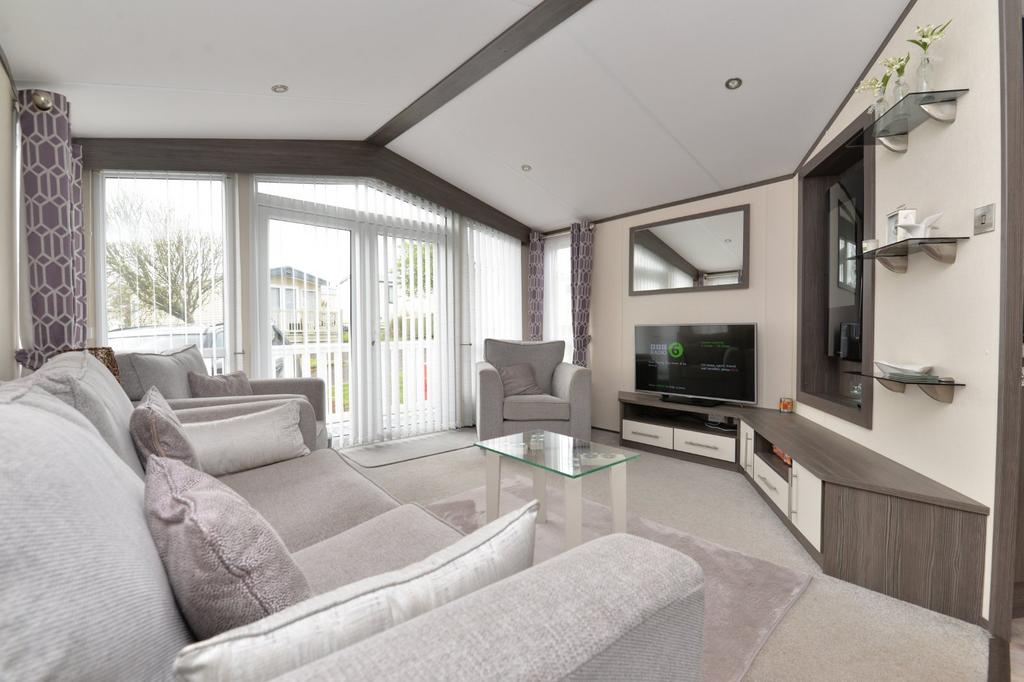 Woodland View, Shorefield Road, Downton, Lymington, SO41 2 bed park