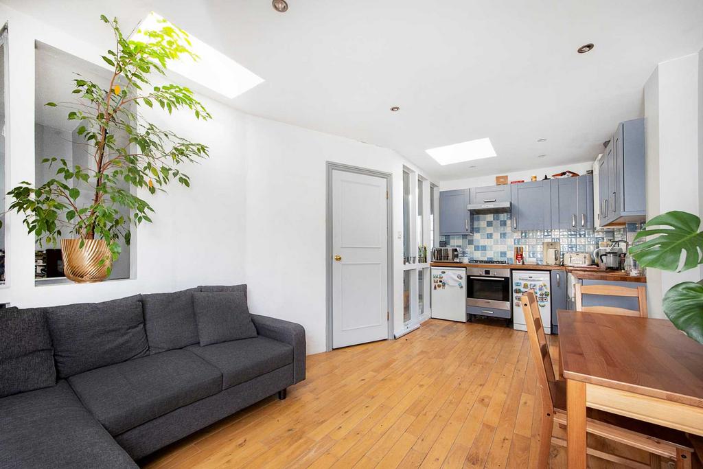 Gloucester Street, Pimlico, SW1V 2 bed flat £2,492 pcm (£575 pw)