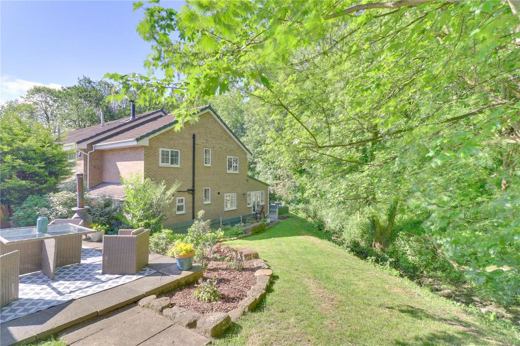 Bridge Wood Close, Horsforth, Leeds, West Yorkshire, LS18 4 bed end of