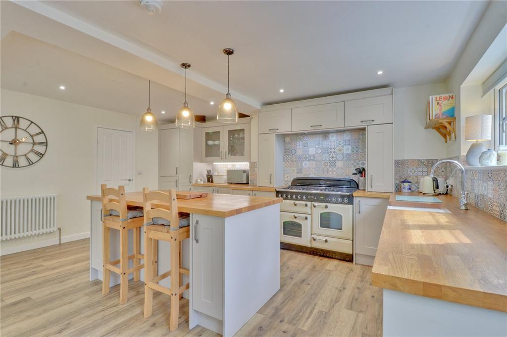 Bridge Wood Close, Horsforth, Leeds, West Yorkshire, LS18 4 bed end of