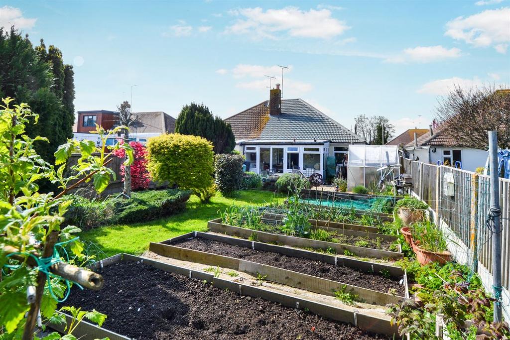 Woodman Avenue, Swalecliffe, Whitstable 2 bed semidetached bungalow
