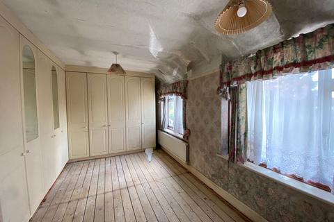 160 Roding Road, Loughton, IG10 3BS