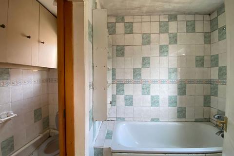 160 Roding Road, Loughton, IG10 3BS