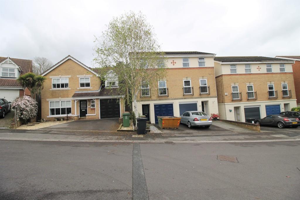 Copper Beech Drive, Farlington 3 bed townhouse £1,500 pcm (£346 pw)