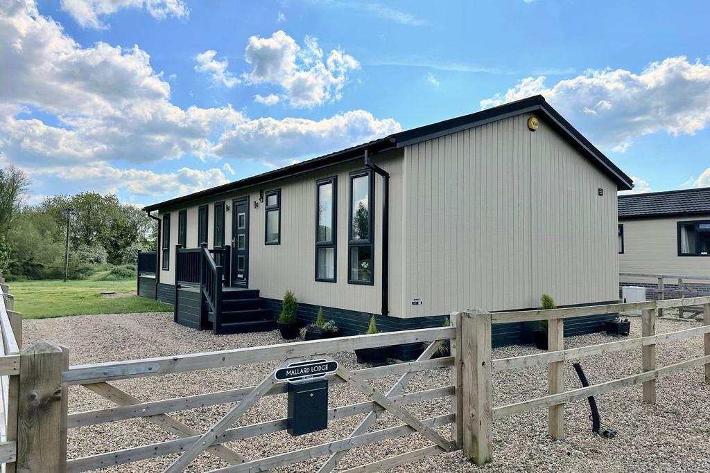 Lower Road, Glemsford 2 bed mobile home for sale £175,000