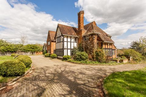 6 bedroom detached house to rent, Bury Road, Chingford, Essex