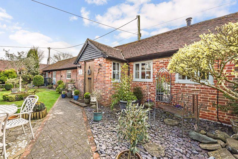 LISS, NR PETERSFIELD/HASLEMERE, HAMPSHIRE 3 bed property for sale £800,000 LISS, NR PETERSFIELD/HASLEMERE, HAMPSHIRE 3 bed property for sale £800,000
